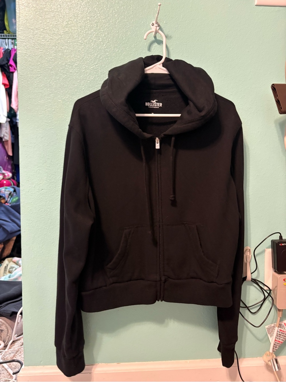 Hollister Black Full-Zip cropped Hoodie Jacket